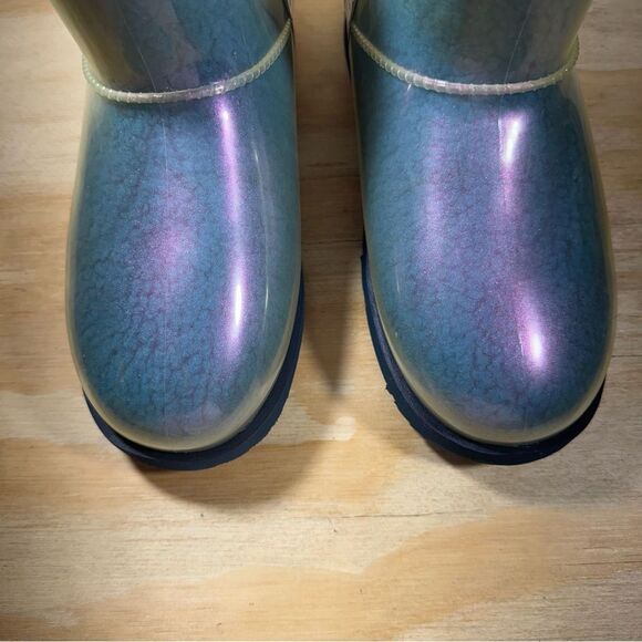 UGG  Iridescent Mini Boots with Aqua Trim Women’s Size 6 - Picture 5 of 8